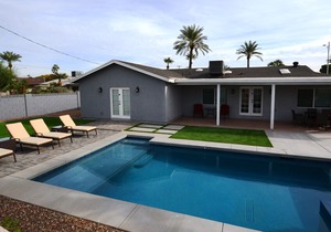 Amazing 4 bed/3 bath, minutes to Old Town Scottsdale! Heated Pool and Spa!