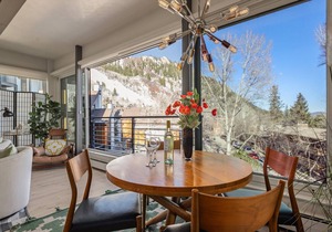Aspen Mountain Hideaway - Stunning Views! Modern Decor, Wood FP, Outdoor Pool, HT & Walk to Town