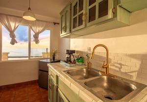 BEACHFRONT Relaxation 1 Bedroom Apt