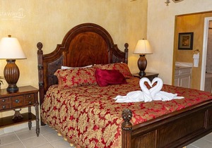 Beachfront Upper Floor Luxury Condo - Sonoran Spa W609 3 BR 2 BA Next to the Pool, High Speed Wi-Fi