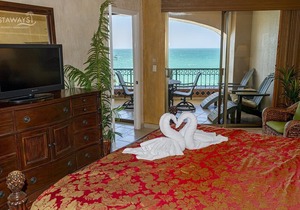 Beachfront Upper Floor Luxury Condo - Sonoran Spa W609 3 BR 2 BA Next to the Pool, High Speed Wi-Fi