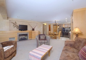 Bear Cave- Big Sky Shoshone Ski in/Out condo-Gondola adjacent!
