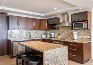 Beautiful Beach front Condo at Luna Blanca
