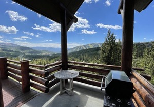 Beautiful Big Sky Luxury Townhome - Garage, Hot Tub, Views, 2 King Suites