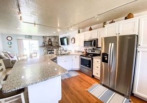 Beautiful Updated Ground level 2 Bedroom Condo T106