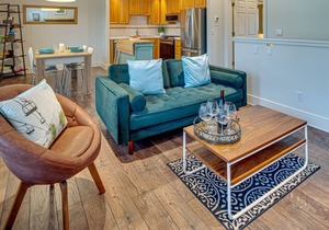 Broken Top Home. 2 King Master Suites, Fireplace, Garage, Deck. 20 Min to Mt Bachelor. 1 Gig WiFi.