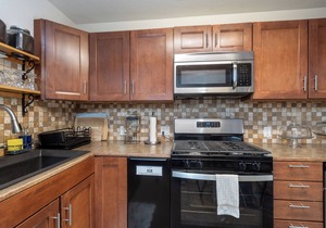Clean, Spacious Suite in Prime Riverside Location