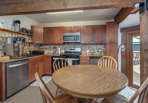 Clean, Spacious Suite in Prime Riverside Location