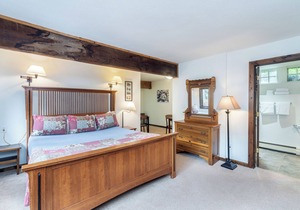 Clean, Spacious Suite in Prime Riverside Location