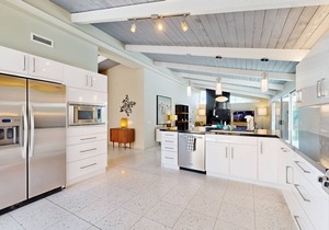 Completely-updated, family-friendly home w/private pool and spa