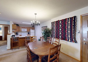 Conveniently Located Condo with Shared Pool, Hot Tub - Walk to Slopes