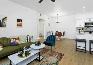 CozySuites Glendale by the stadium with pool 01