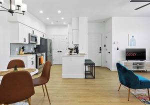 CozySuites Glendale by the stadium with pool 01