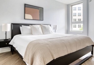 Deluxe Arlington Heights 1BR w/ Gym & W/D, near I-90, by Blueground