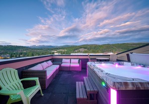 Downtown WP Penthouse 282 I Private Rooftop Hot Tub I Views I Bunk Room I Discounted Attractions