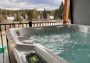Downtown WP Villa 1 I Private Hot Tub I Views I Activity Program