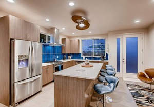 Elegant Townhome near Old Town, Breweries & River!