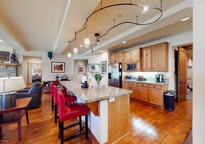 Enjoy this Beautiful Lodge Near the Golf Course, Athletic Club, & the Slopes