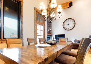 Family-friendly condo w/ a rec room & private hot tub - walk to slopes