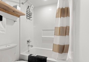 FRONTDESK Bright Open Studio Apt by Old Westport