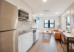 FRONTDESK Bright Studio Apt near Union Station