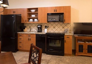 Have the family enjoy a 3 story waterslide in a resort setting in this 2BD condo