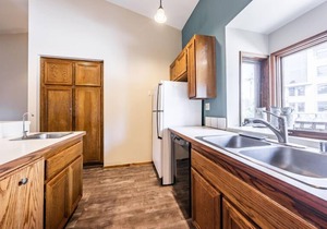 Helios S #5 - Pet Friendly 2 Bedroom 3 bathroom Townhouse, Just a short walk to Village Gondola