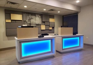 Holiday Inn Express Hotel and Suites Lincoln Airport