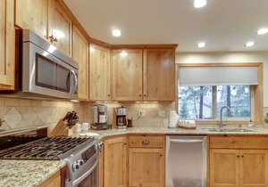 Home with private hot tub, furnished deck, grill, & fireplace - near golf
