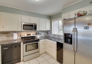Hot Springs Condo w/Lake Access & Community Pool