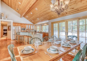 Immaculate Single Level 4 Bedroom Home with Hot Tub and SHARC Passes!