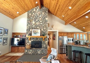 Immaculate Single Level 4 Bedroom Home with Hot Tub and SHARC Passes!