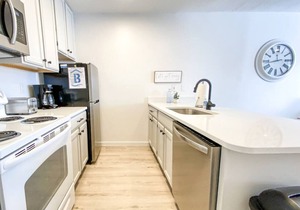 Inn Building Condo #213 Pet friendly, Patio view!