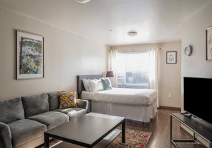 Kasa | Study Friendly or Work Friendly, Fast Wifi | Minneapolis
