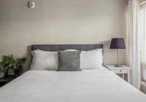 Kasa | Study Friendly or Work Friendly, Fast Wifi | Minneapolis