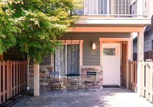 Loftium | Cozy & Chic Guest Suite - steps from Alki Beach!
