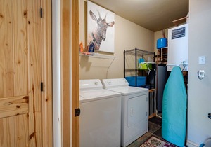 ♡ LOVE THIS PLACE! Mountain Condo | Valley Views | HUGE Hot Tub | Large & Spacious