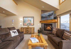 ♡ LOVE THIS PLACE! Mountain Condo | Valley Views | HUGE Hot Tub | Large & Spacious