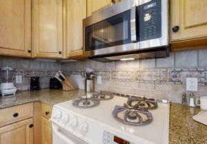 Luxurious Townhome Featuring a Shared Pool and Shuttle
