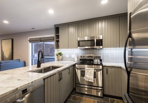 Luxury Condo, Great Location, Community Amenities & Year-Round Recreation! PC Silver Cliff 101
