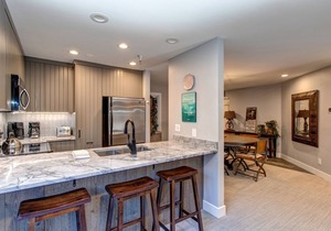 Luxury Condo, Great Location, Community Amenities & Year-Round Recreation! PC Silver Cliff 101