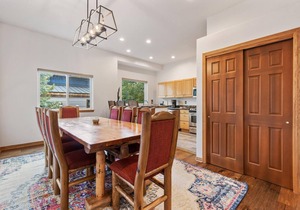 Luxury Home-Walk to everything in Frisco. Hot tub, ski, fireplace 3BD, 3.5BA