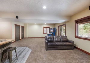 Magic McCall Cabin and Studio for Larger Groups with HOT TUB
