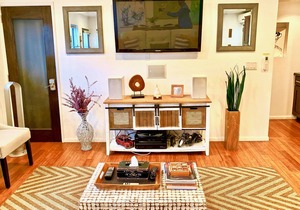 Modern Gem, Near Beach & Abbot Kinney, Small Patio, BBQ, AC, Parking, More!