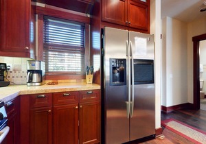 Modern Home, Great Mountain Views, Private Hot Tub, Gas Grill & Washer/Dryer