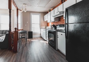 Modern, Spacious 2 bedroom Apt - Downtown/Midtown Omaha