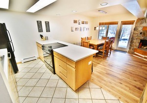 On River, Pool, 2 Hot Tubs! Walk to Main St Dining, Shops, Events
