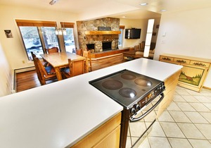 On River, Pool, 2 Hot Tubs! Walk to Main St Dining, Shops, Events