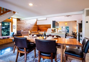 Panoramic Views! Designer`s Condo on Golf Course w/Resort Amenities