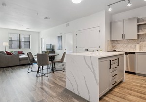 PURE SUITES 2 Bed Downtown Phoenix Gym Pool Grills Parking